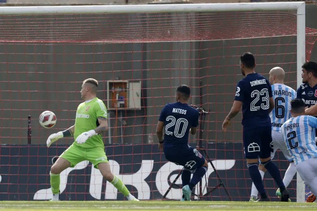 Universidad de Chile cayó por 2 a 0 ante Magallanes y se aleja de la lucha por el título. Foto: Photosport.