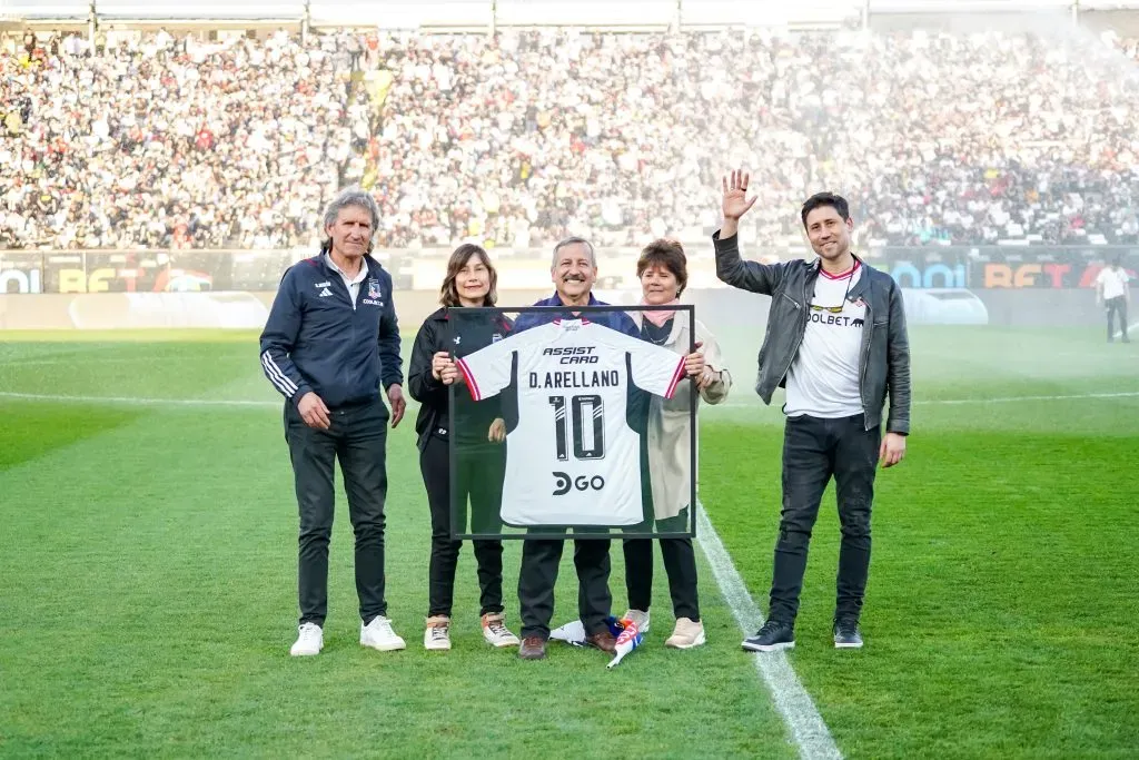 La victoria sobre Huachipato tuvo un homenaje a la familia de David Arellano en la previa. | Foto: Guille Salazar