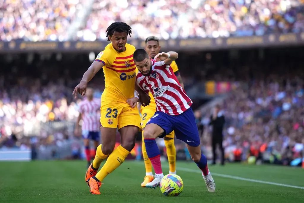 Yannick Carrasco, el otro jugador que aparece en la órbita del Barcelona. (Alex Caparros/Getty Images).