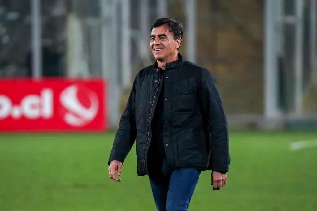 Gustavo Quinteros feliz tras la victoria de Colo Colo ante Palestino. (Guille Salazar/RedGol).