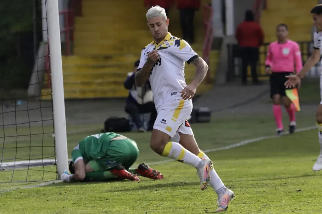 Rodrigo Holgado transformó en gol el polémico penal de Huachipato a Coquimbo Unido. Foto: Photosport.