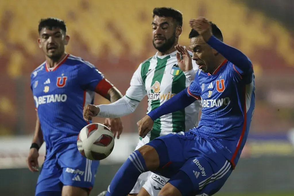 Daniella Chávez hizo bolsa a la defensa de la U. | Foto: Photosport