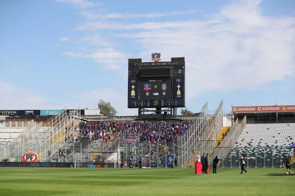 En el úlitmo Superclásico jugado en el Estadio Monumental hubo presencia de hinchas de la U. | Foto: Photosport.