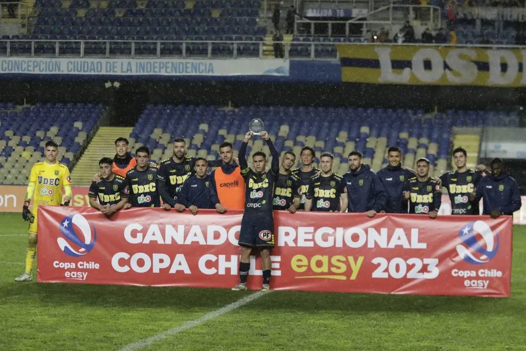 La molestia del plantel penquista por el premio recibido en la Copa Chile 2023 fue evidente. | Foto: Photosport.
