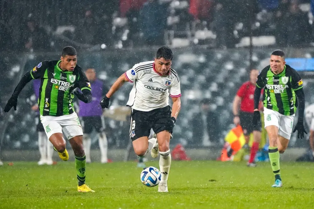 Se espera fuertes lluvias para este fin de semana en Santiago. ¿Se podrá jugar de forma normal el Colo Colo vs Universidad Católica? | Foto: Guillermo Salazar.