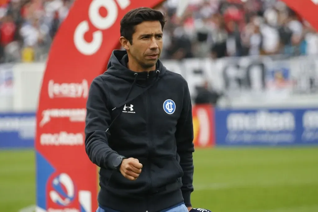 Nicolás Núñez salió así al estadio Monumental: la UC cayó por 1-0 ante Colo Colo y le dijo adiós a la Copa Chile.  (Javier Salvo/Photosport).