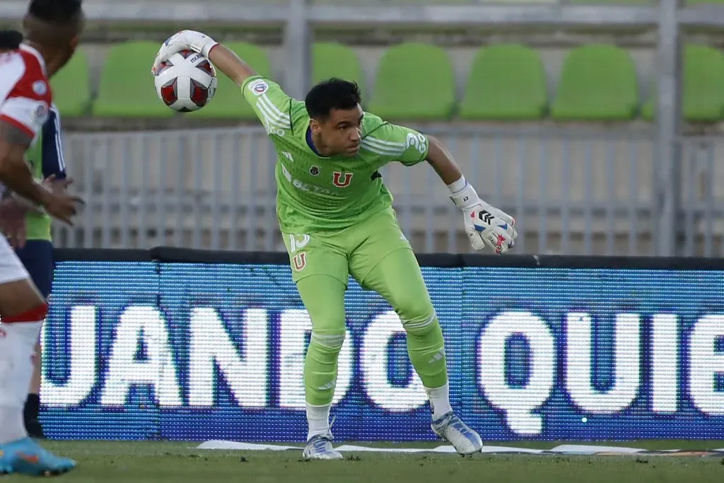 Cristopher Toselli apenas suma 45 minutos de juego en el arco de Universidad de Chile, cuando ingresó al entretiempo del 0-0 ante Deportes Copiapó por la fecha 9 del torneo. | Foto: Photosport.