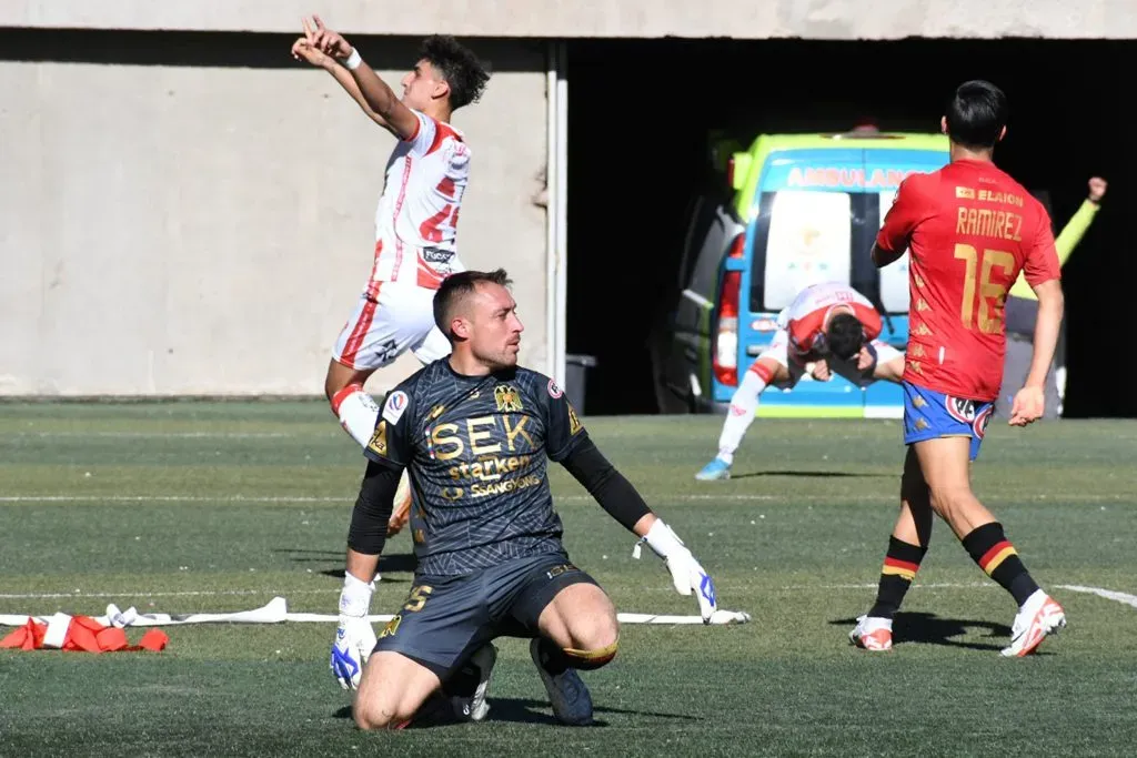 Copiapó pasó de golear a empatar e incluso caer ante Unión Española. Sin embargo, el VAR y un gol agónico les dio tres puntos de oro. Foto: Photosport.