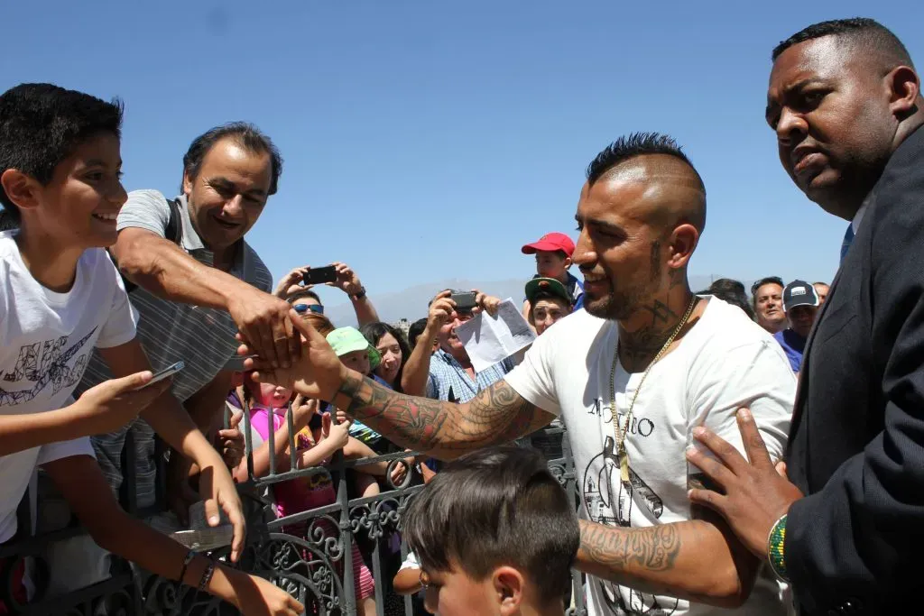 Arturo Vidal en una de las jornadas de carreras en el Club Hípico.  (Juan Vergara/Photosport