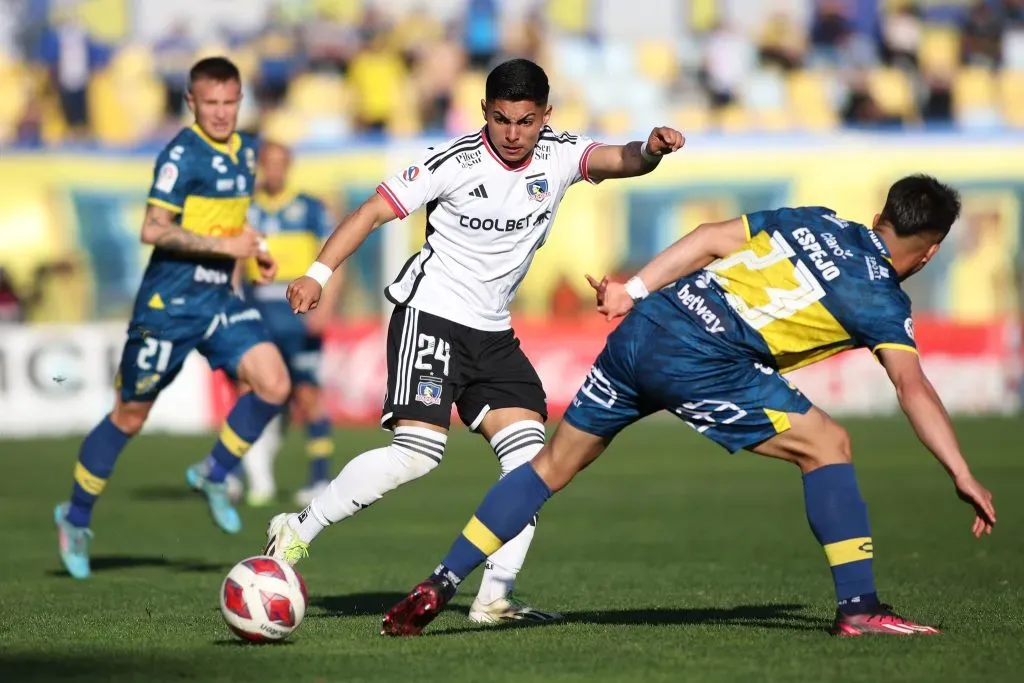 Jordhy Thompson seguirá en Colo Colo mientras esperan una mejor oferta. Foto: Photosport.