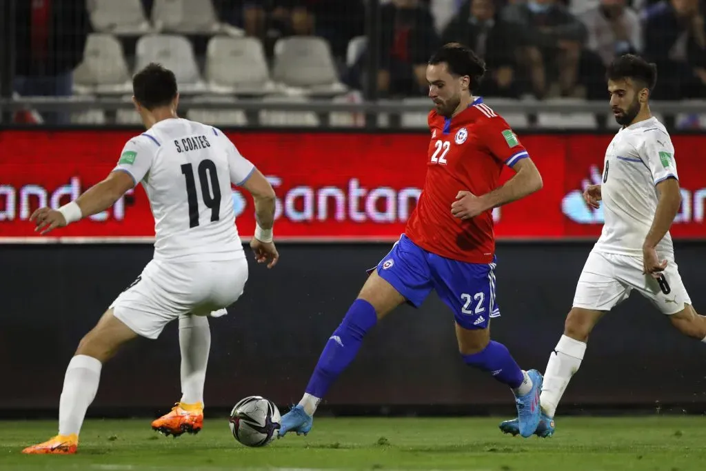 Chile se enfrenta a Uruguay en el inicio de las Eliminatorias Sudamericanas. Foto: Photosport.