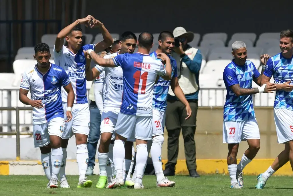 Deportes Antofagasta sale a defender el liderato de la B. Foto: Photosport.