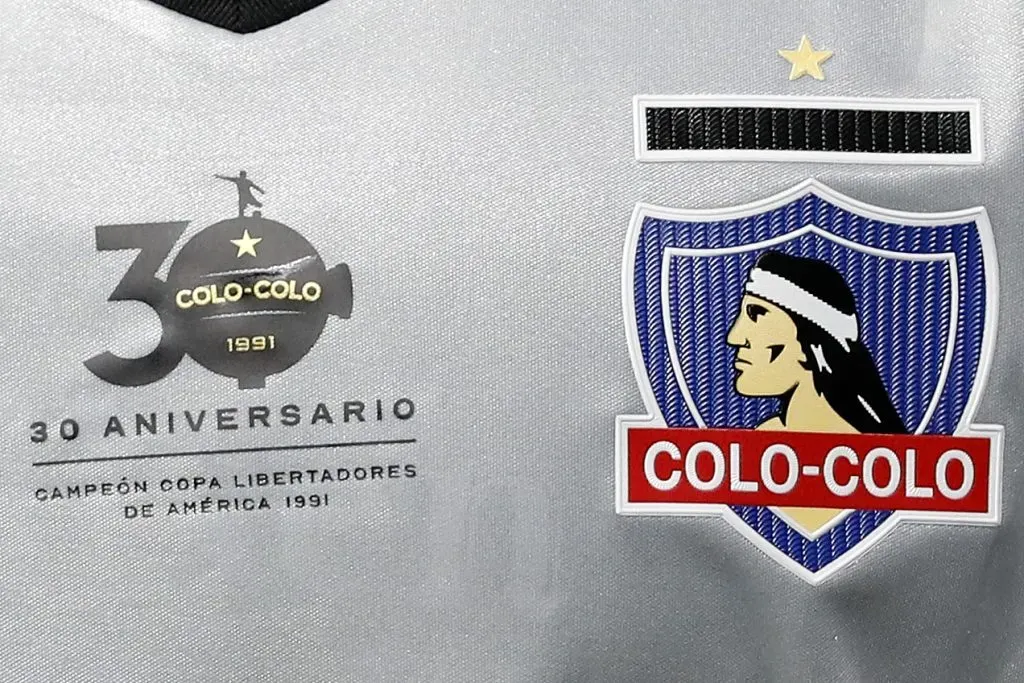 La insignia de Colo Colo que fue elegida en el top 100 de mejores escudos del mundo. | Foto: Photosport