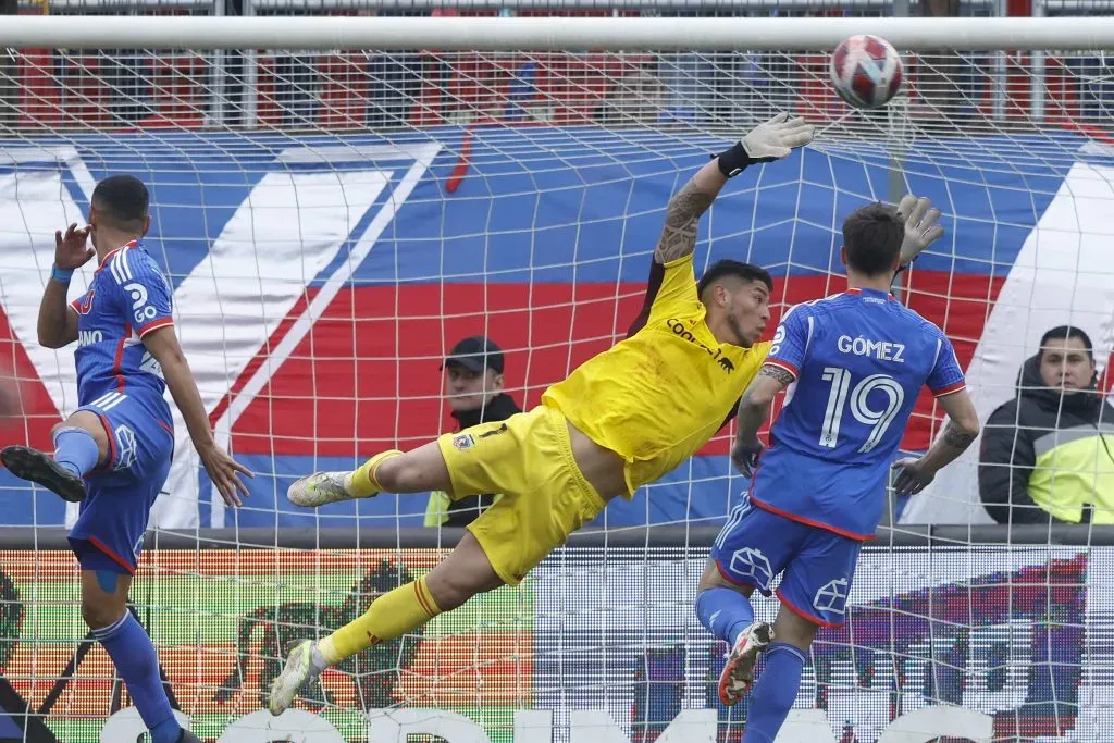 Brayan Cortés atajó en el Clásico ante Universidad de Chile (Photosport)