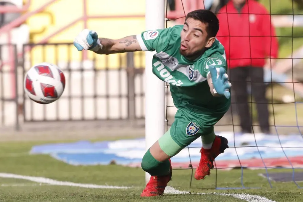 El portero de Huachipato saca la voz por el club. Foto: Marco Vasquez/Photosport