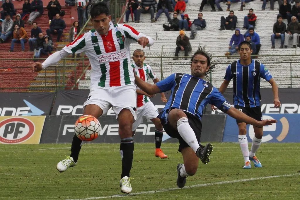 Muñoz fue formado en Universidad Católica, y jugó en Huachipato entre 2012 y 2016. | Foto: Photosport