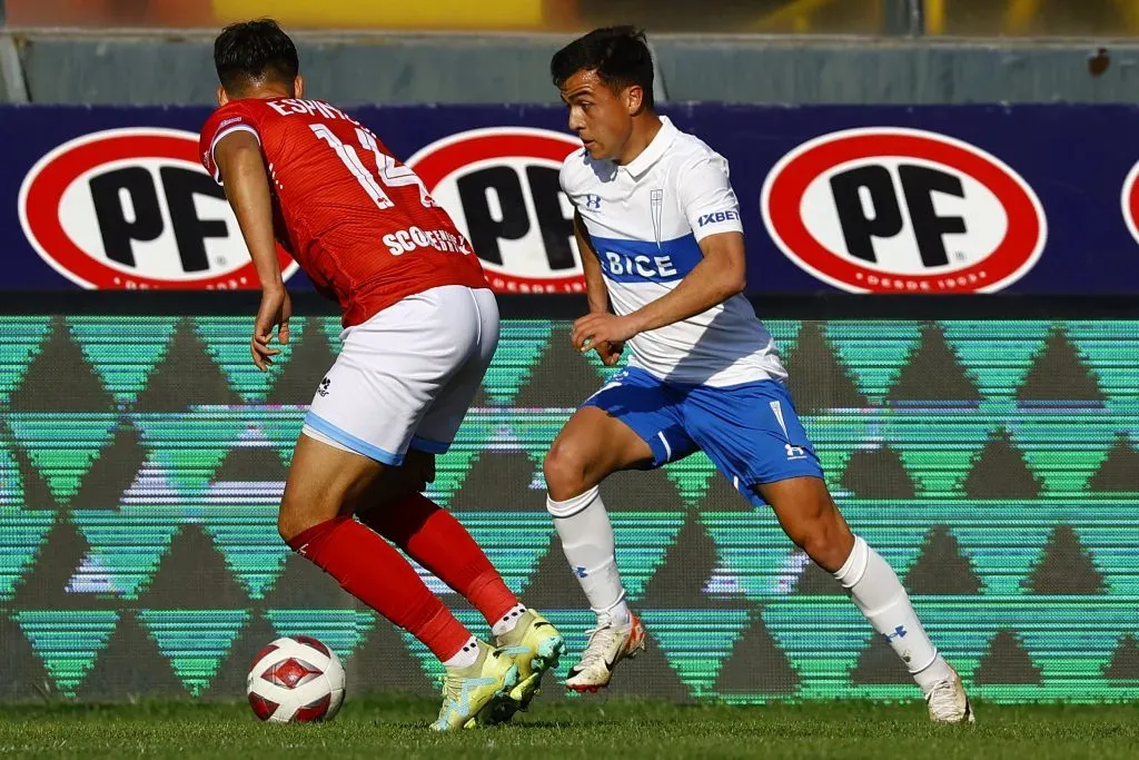 Jorge Ortiz en acción por la UC. El oriundo de Hijuelas salió por un TEC cerrado en los 52′. Fue reemplazado por Gonzalo Tapia. (Marcelo Hernández/Photosport).