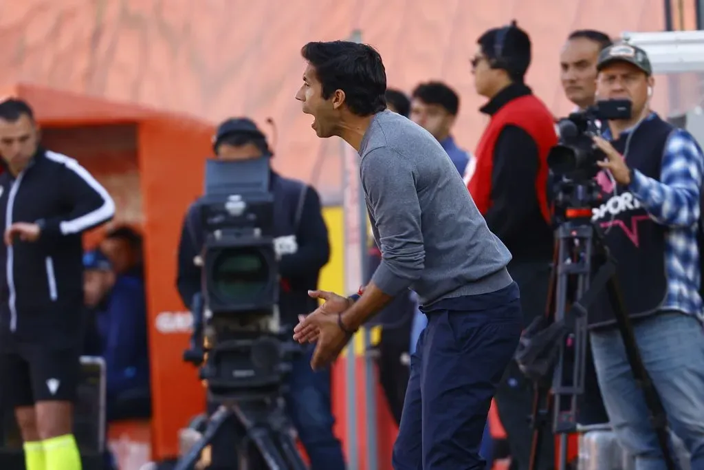 Nicolás Núñez vive a concho el duelo que la UC le ganó a Magallanes en el Campeonato Nacional 2023. (Marcelo Hernández/Photosport).