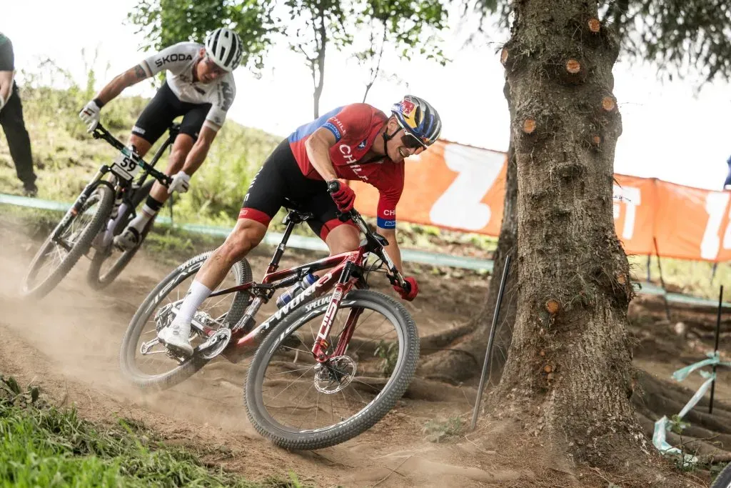 Martin Vidaurre mientras participa en una nueva fecha de la Copa del Mundo UCI en Europa: Foto: Red Bull Content Pool.