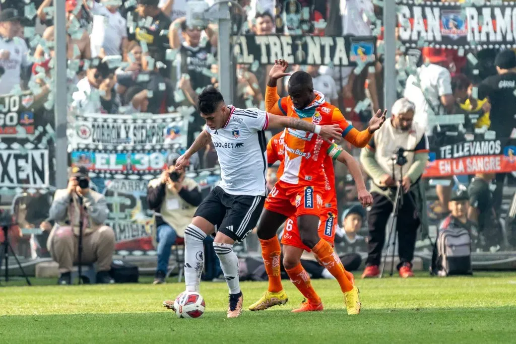 Carlos Palacios sufrió un duro golpe en la goleada de Colo Colo a Cobresal por 6-0. | Foto: Guille Salazar / Redgol