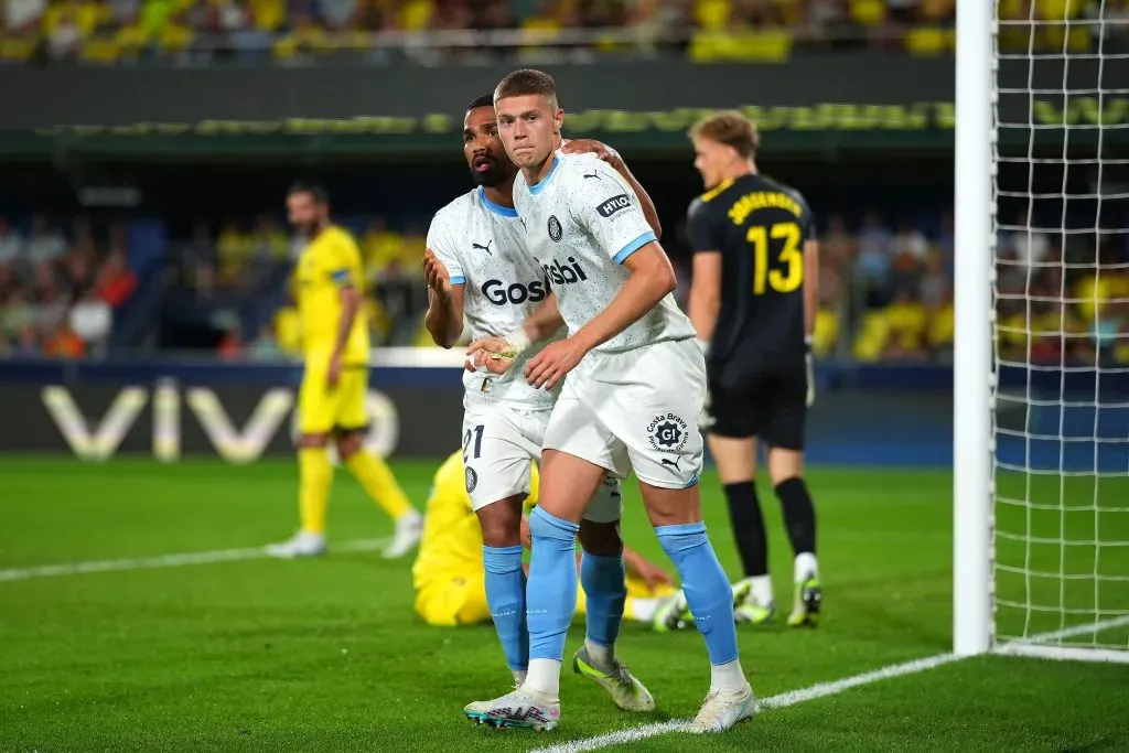 Girona derrotó a domicilio al Villarreal y es el nuevo líder de La Liga. Foto: Getty Images.