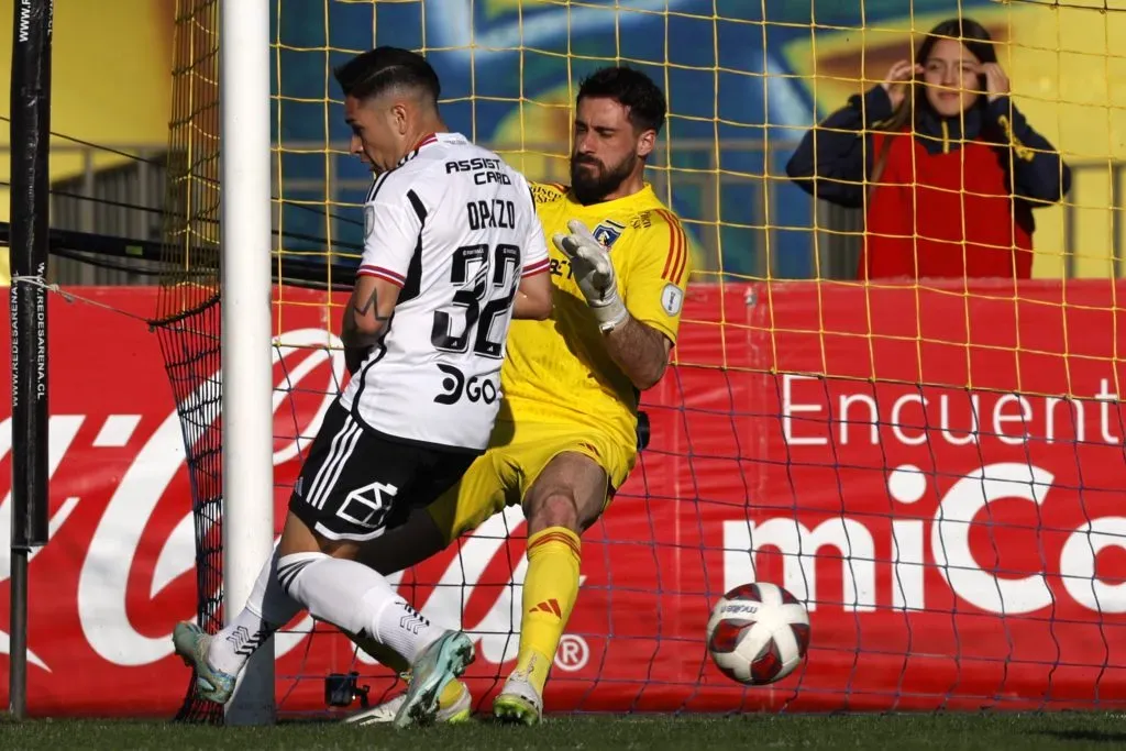 Fernando de Paul en acción por Colo Colo ante Everton de Viña del Mar por el Campeonato Nacional 2023. (Andrés Piña/Photosport).