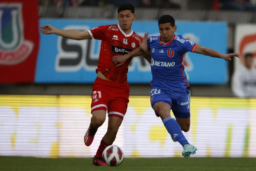 Israel Poblete, al igual que Cristián Palacios, ha sido marginado en la U en los últimos partidos. Foto: Photosport.