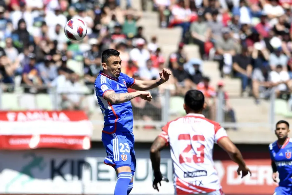 Nery Domínguez podría quedar fuera ante la UC. Foto: Alejandro Pizarro Ubilla/Photosport