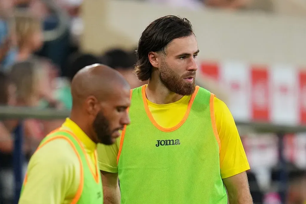 Ben Brereton en un calentamiento por el Villarreal de España. (Aitor Alcalde/Getty Images).