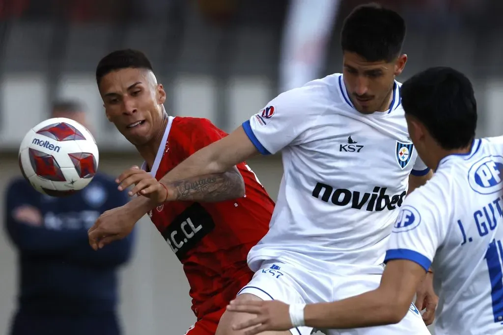 Huachipato venció a La Calera como visita y acompaña a Cobresal como líder de la tabla de posiciones. | Foto: Photosport