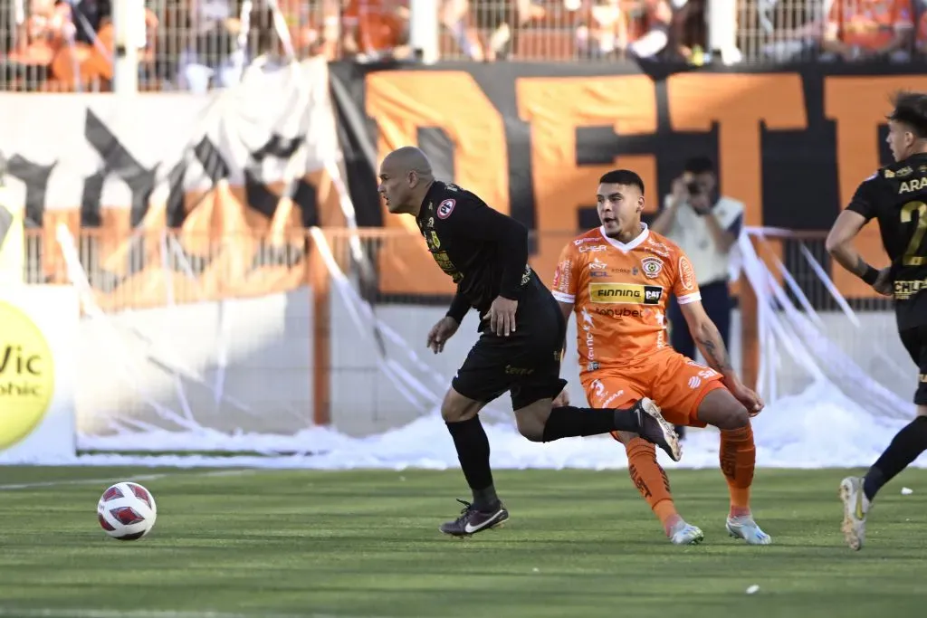 Chupete Suazo fue un dolor de cabeza en Calama. Foto: Pedro Tapia/Photosport