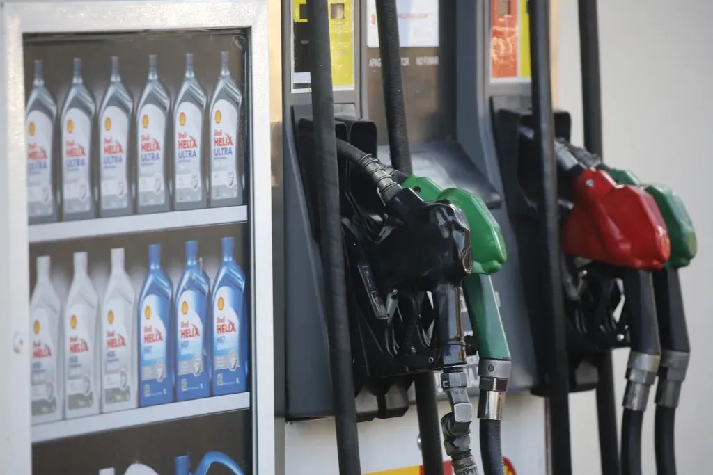 Recién el próximo miércoles 25 de octubre habrán nuevas modificaciones en el precio de los combustibles. (Foto: Jonnathan Oyarzun/Aton Chile)