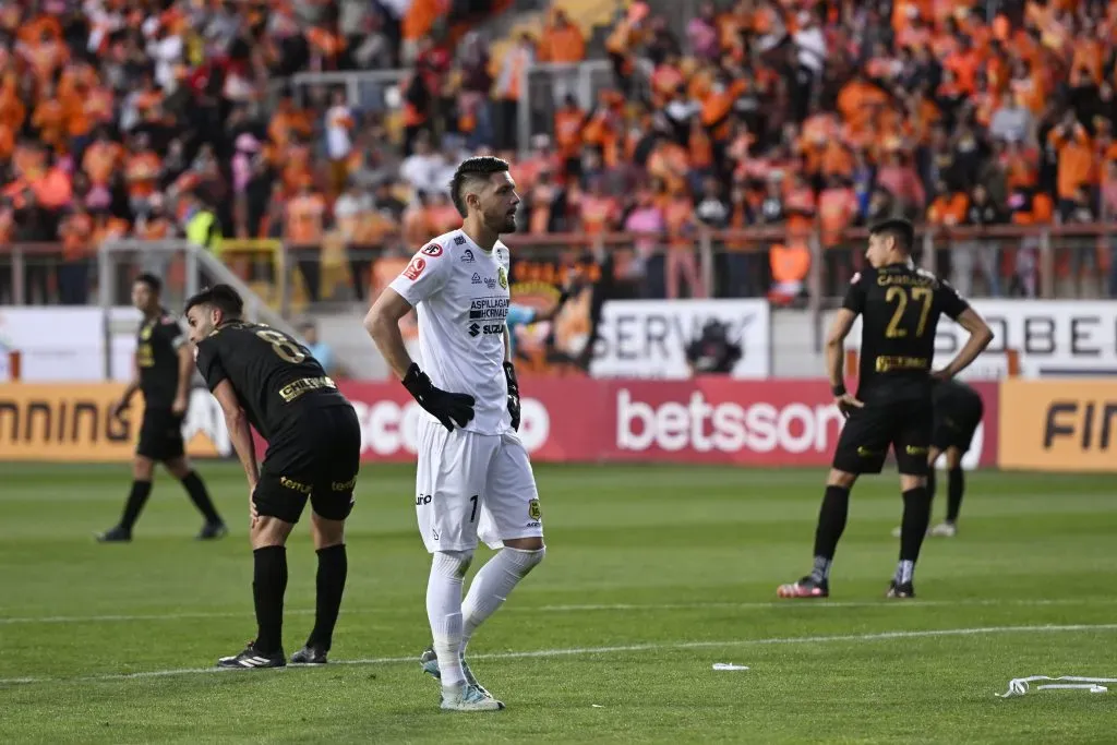 Así quedó la defensa de San Luis de Quillota ante el autogol de Jeriberth Carrasco frente a Cobreloa. (Pedro Tapia/Photosport).