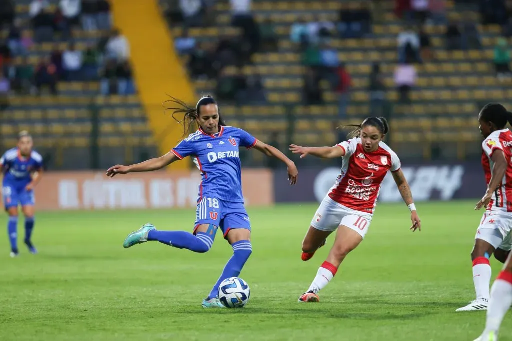 Las Leonas no tenían mayor generación de juego en el partido contra Santa Fe. | Foto: Prensa U de Chile