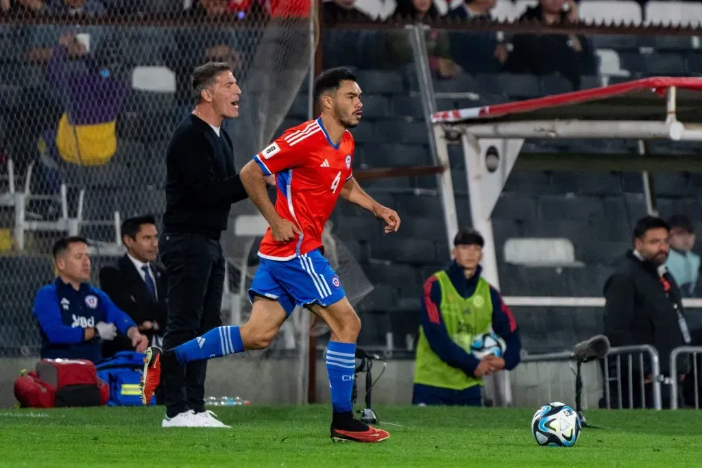 Suazo está posicionado como uno de los titularísimos de La Roja. | Foto: Guille Salazar / RedGol