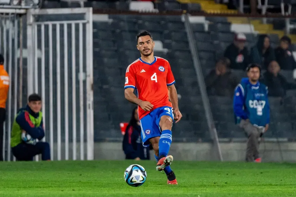 Suazo es titular inamovible en la Roja de Berizzo (Foto: Guille Salazar)