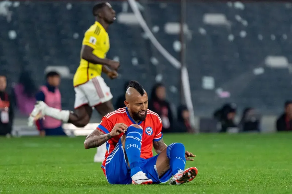 Vidal tuvo que ser operado de su rodilla tras el empate ante Colombia por Eliminatorias. | Foto: Guille Salazar