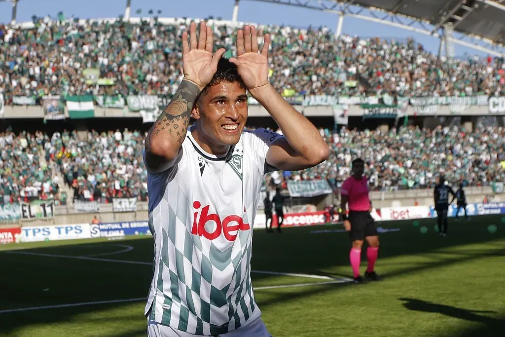 Juan Ignacio Duma festeja el gol que le dio la victoria a Wanderers ante Deportes Temuco. (Sebastian Cisternas/Photosport).