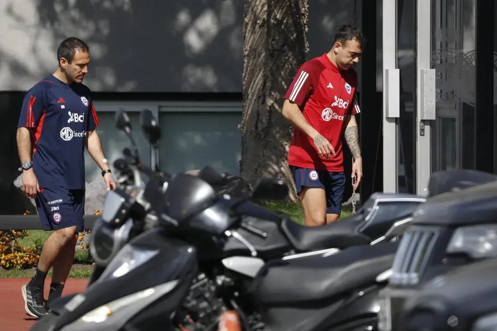 Matías Catalán trabajó por separado de sus compañeros en la Roja y puede ser liberado por su lesión. Foto: Javier Salvo/Photosport