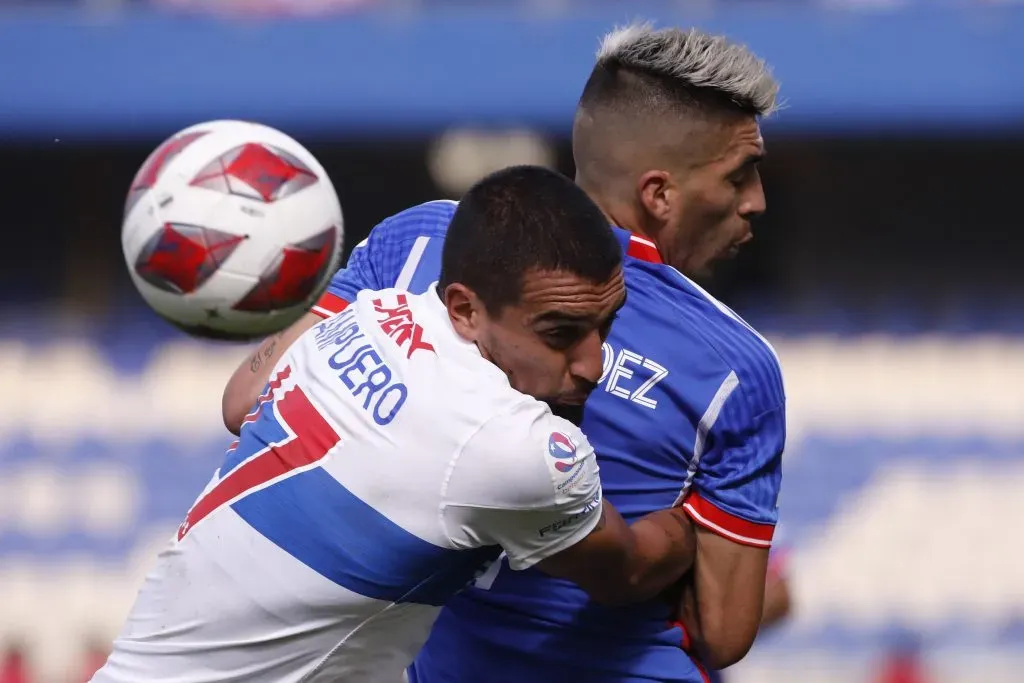 Leandro Fernández cumplirá su castigo ante Everton y jugará el Clásico Universitario. Foto: Photosport.