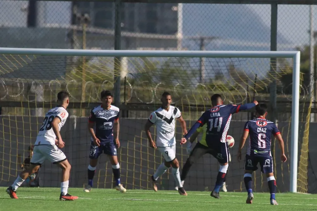 Recoleta estuvo descendido tan solo segundos, porque marcó casi en paralelo al gol de Puerto Montt | Photosport