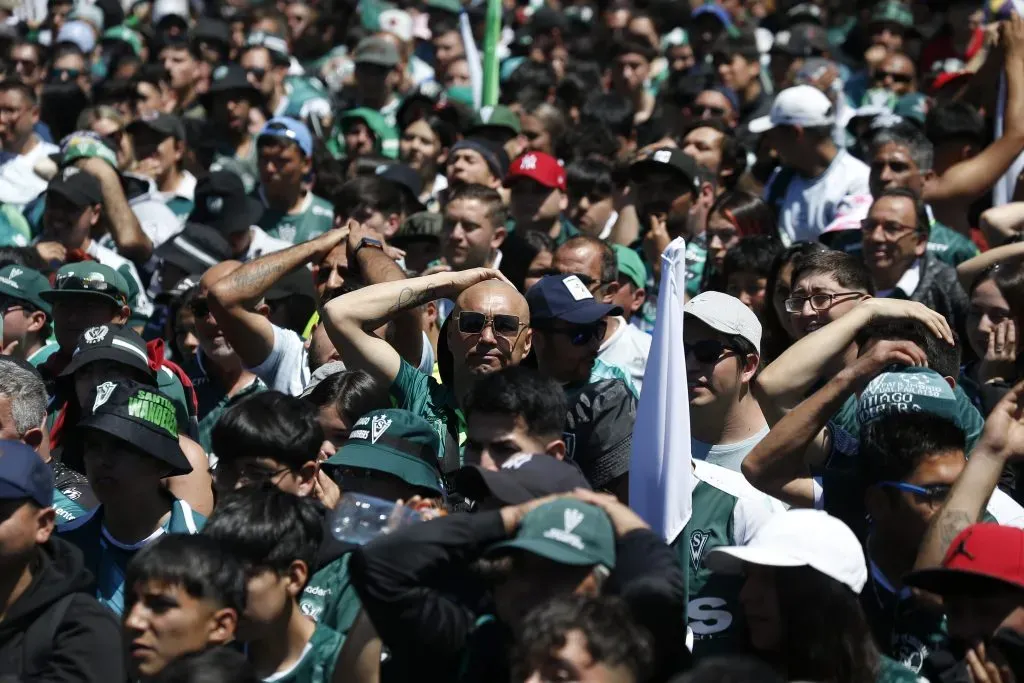 Los porteños habían llenado el puerto para los festejos. Foto: Raul Zamora/Aton Chile