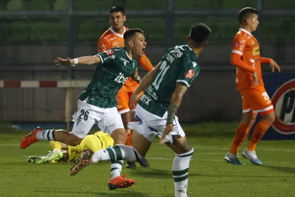 Santiago Wanderers y Cobreloa se enfrentaron dos veces en esta temporada de la B. En ambas ganó el que hizo de local por 2-0 | Foto: Photosport