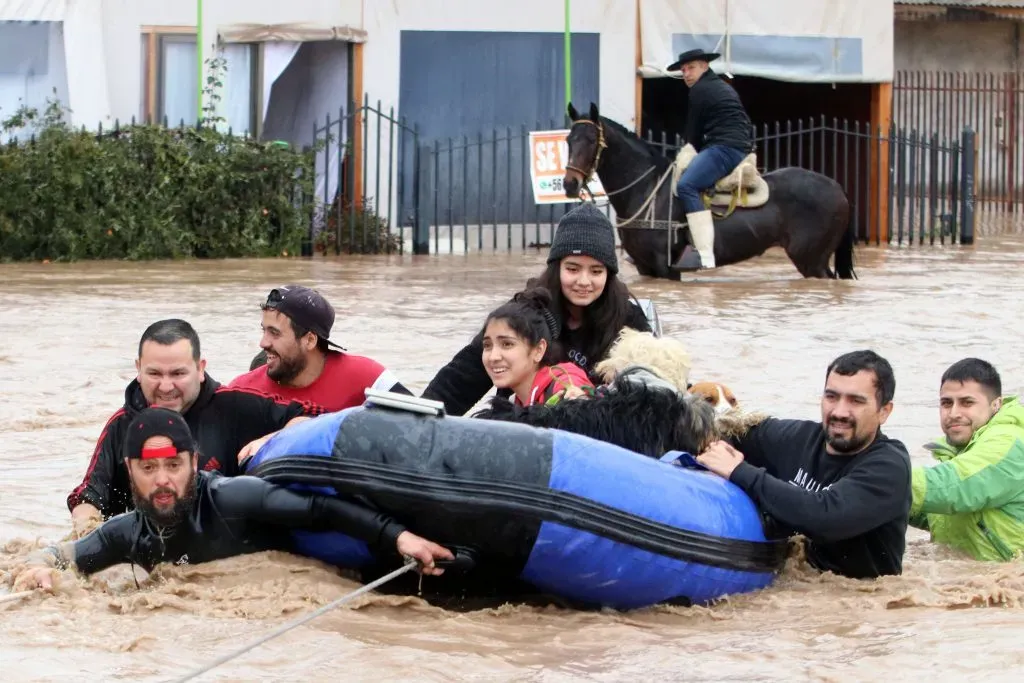 Las fuertes precipitaciones de junio provocaron el desborde del Río Cachapoal en la Región de O’higgins. (Foto: Aton Chile)