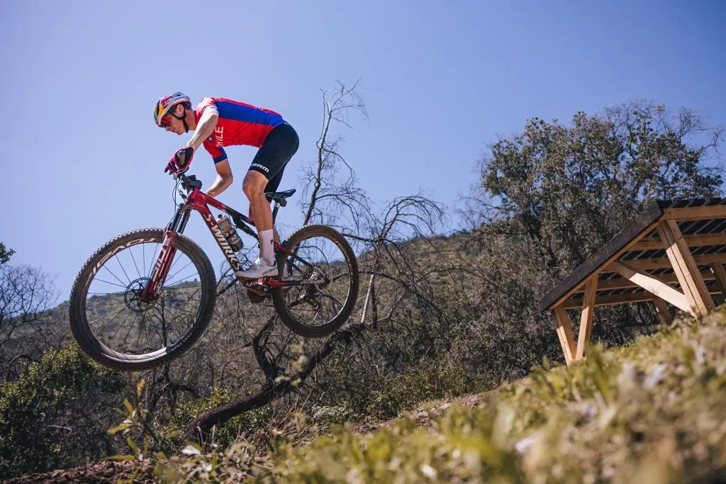 Martín Vidaurre no pierde la oportunidad de preparar los últimos detalles para su participación en los Juegos Panamericanos de Santiago 2023. Foto: Red Bull Content Pool.