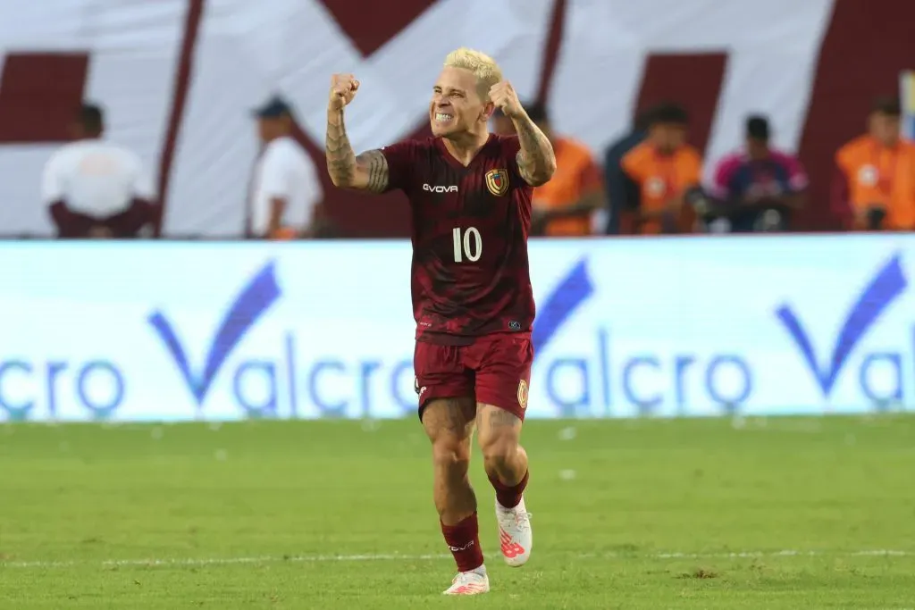 Yeferson Soteldo tuvo un partido de ensueño ante la Roja. (Edilzon Gamez/Getty Images).