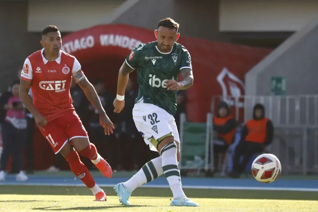 Santiago Wanderers estuvo a nada de ser campeón y buscará el ascenso en la liguilla. Foto: Photosport.