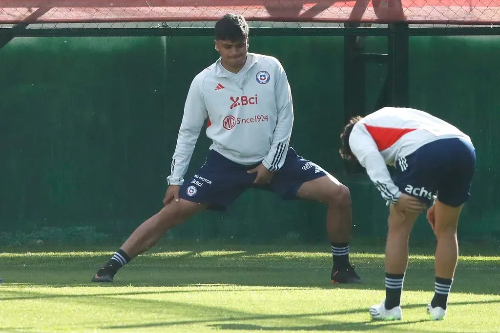 Damián Pizarro está citado para Santiago 2023, pero igual entrenó con la Roja adulta para las Eliminatorias Sudamericanas rumbo al Mundial 2026. | Foto: Photosport
