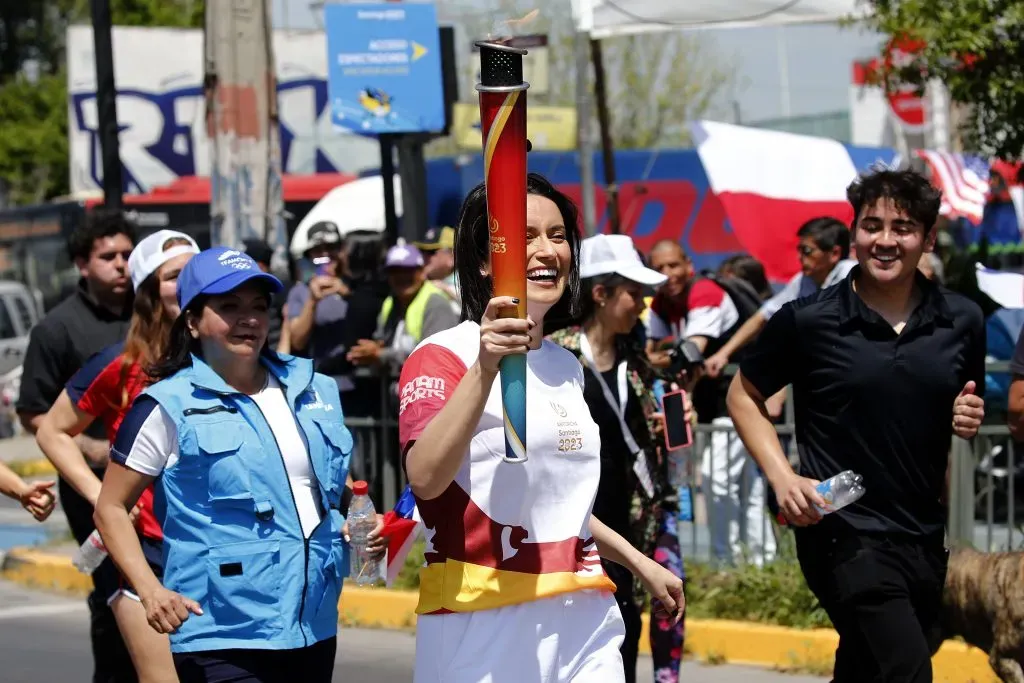 La Antorcha Panamericana recorre las calles de Santiago antes de la inauguración de los Juegos Panamericanos de Santiago 2023. Foto: Photosport.