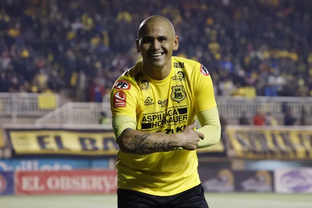 Bozán orgulloso y afortunado de dirigir a Chupete Suazo con 42 años.